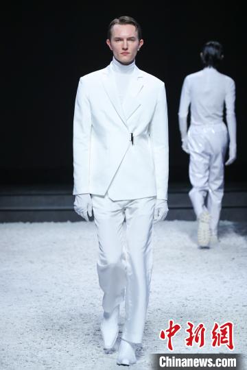 中国新闻网客户端|广州举办数字化男装周 开启“云尚”潮流
