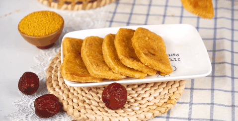 来自陕北的黄米年糕，吃出来的软糯儿，枣香浓郁！煎炸蒸皆可