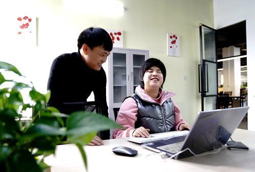 公司|求职遭婉拒，上海90后视障女孩自主创业，成多平台有声书主播