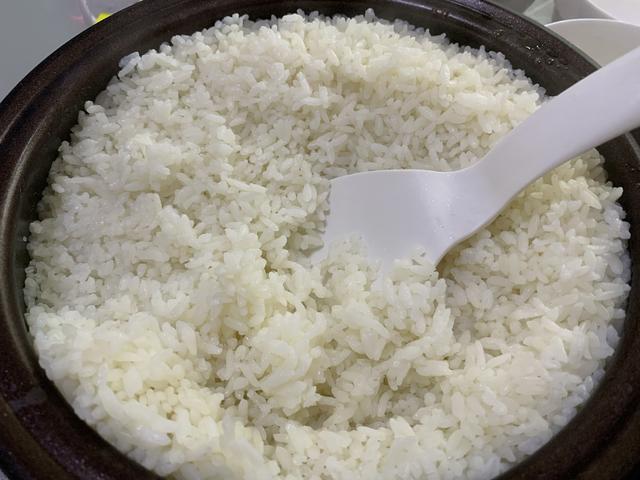 蒸大米时，记住“2放3窍门”，米饭又香又软，粒粒分明