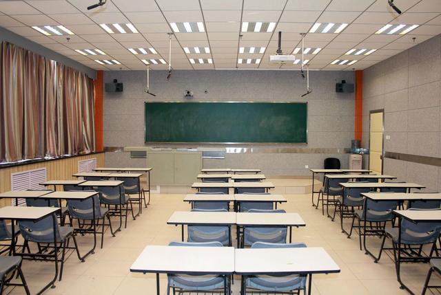 半学期花光两万六班费，一条催缴单又惹众怒，家长：不是刚交了吗