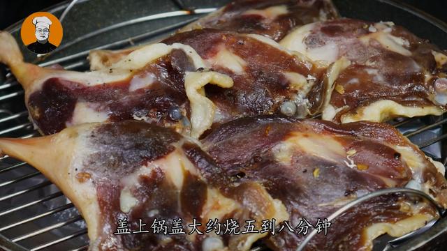 自制烟熏腊鸭腿，传统配方简单易学，在家就能做，咸香美味