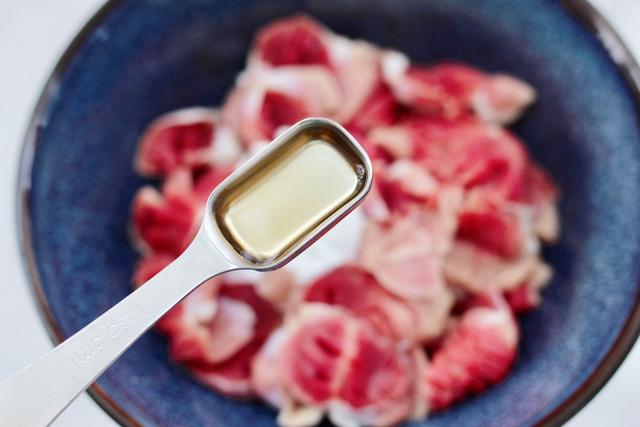 双椒爆鸡胗，脆爽有嚼劲，干香下饭味道好，烹饪简单家常菜