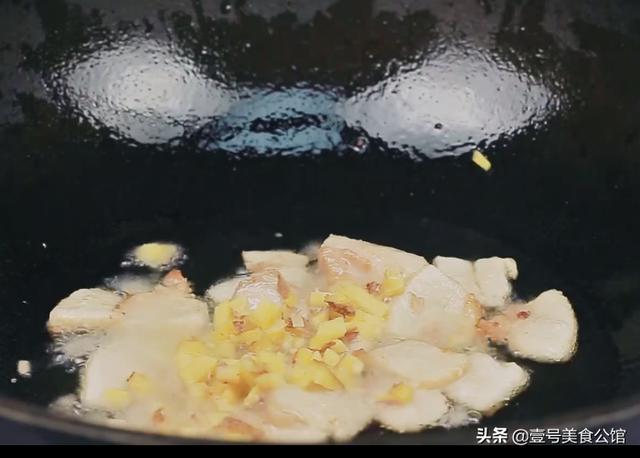 居家分享葱香肉酱面的好吃做法，鲜香味美又营养，解馋的主食