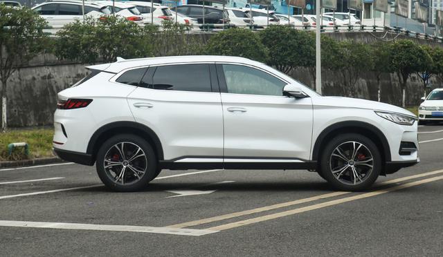 比亚迪造出国产“X5”，1.5T+7DCT，宋PLUS轴距2米7