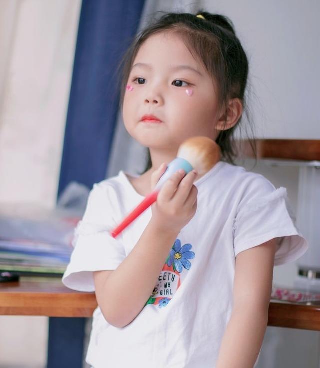 超级宝妈：“妈妈，我好看吗”身体意象，关系着孩子的人格发展，家长别小瞧