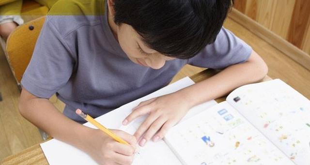 「超级宝妈」孩子拖拉不是因动作慢？父母做好这4点，孩子会有明显好转