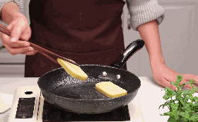 来自陕北的黄米年糕，吃出来的软糯儿，枣香浓郁！煎炸蒸皆可