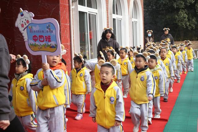 “十二生肖乐翻天”——浔阳区第二幼儿园举行第三届冬季运动会