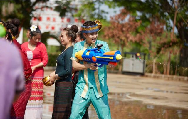 你以为任嘉伦是话痨？那只是掩盖尴尬的方式|影视交流地