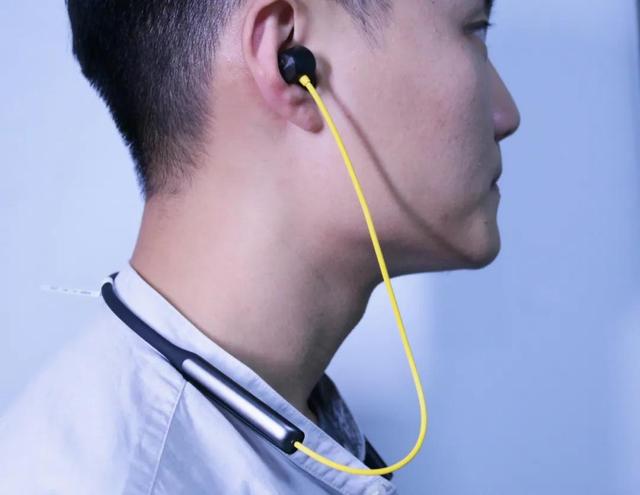 四百块钱做主动降噪，realme 真我黄开箱