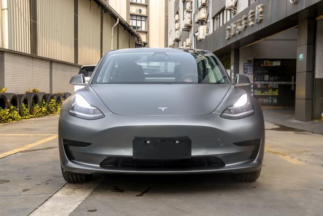 特斯拉改色电光钛灰，model2的发布，3是时候成熟