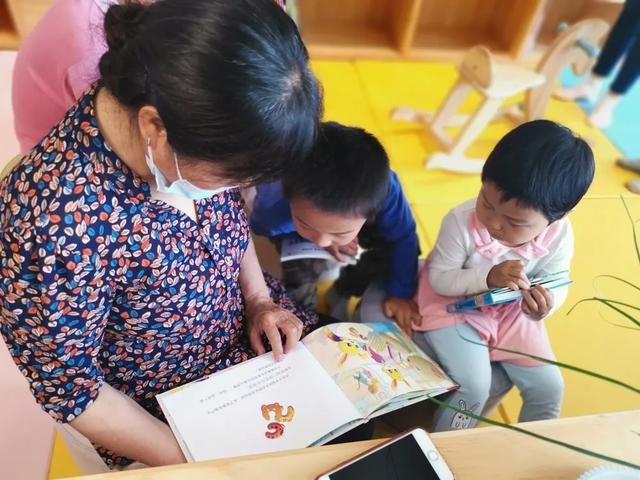齐鲁晚报日照新闻发布|精致城市 幸福童年|日照市妇联亲子阅读公益活动走进城市书房