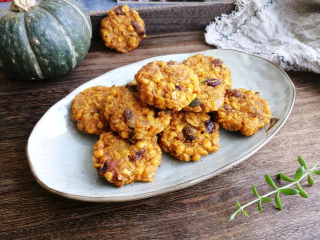 冬天就馋这零食，半个南瓜，1碗燕麦就能做，香甜酥脆太好吃了