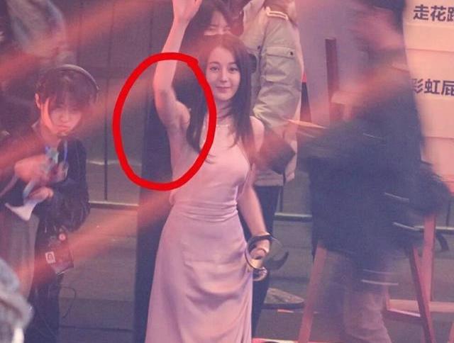 麦小姐|赵丽颖阳光运动成果！粉丝看起来很傻！看起来很虚弱热巴