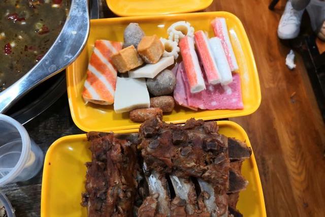 38元自助大骨头，迎来关店潮，用“小套路”对待顾客，难怪会倒