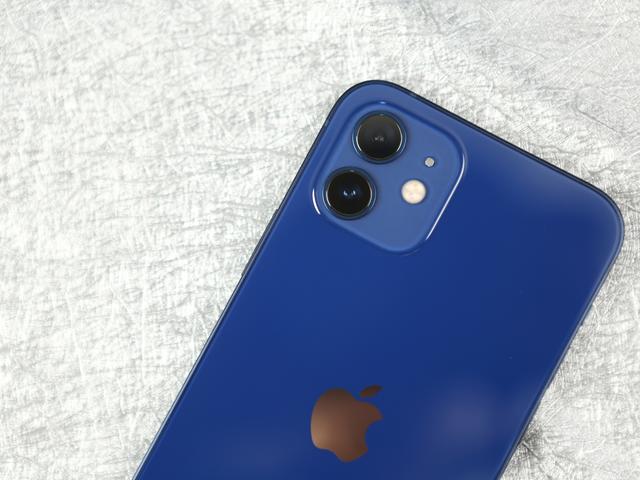 iPhone 12蓝色版实拍图赏：真·五彩斑斓的蓝