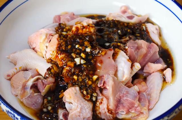 鸡肉最好吃的做法，不炒不炖不油炸，营养不流水，一出锅都抢着吃