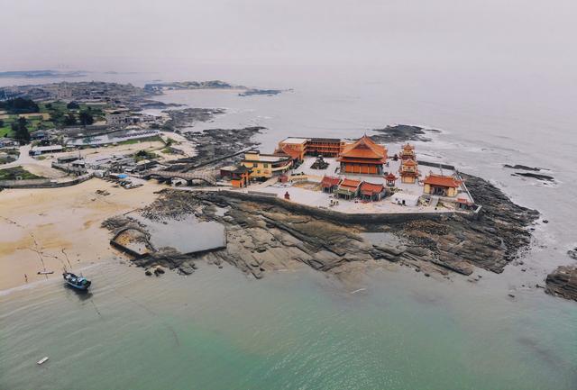 旅行柚子君■泉州有一座漂浮在海上的寺庙，其建筑更是堪称举世罕见