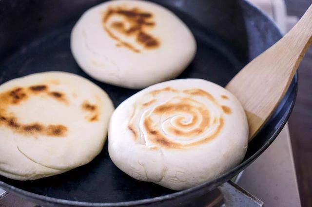 足不出户，吃正宗西安肉夹馍，肉末超足汁水香浓，搭配劲道白吉馍