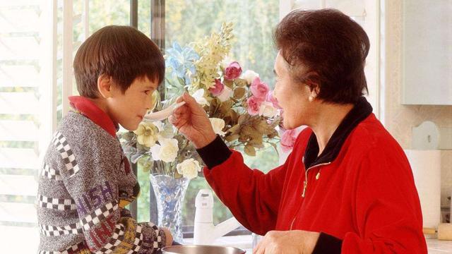 超级宝妈▲陪伴和理解孩子游戏都很重要—浅谈如何和与孩子快速增进关系