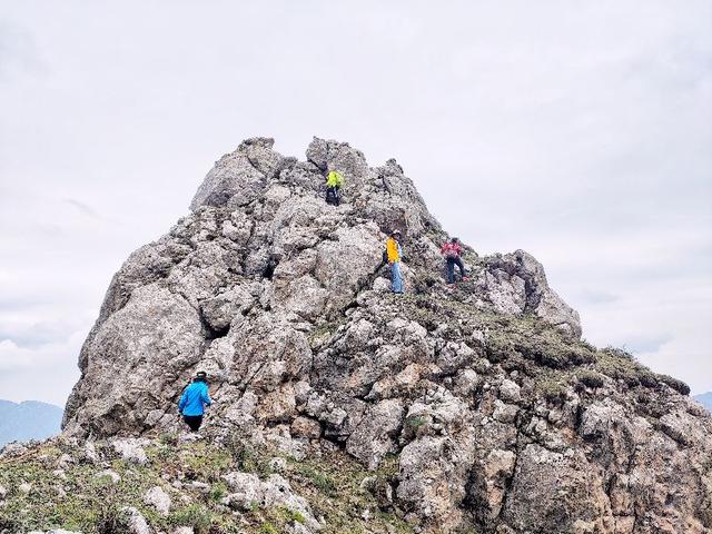 探访露骨山