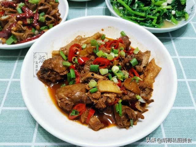 成都夫妻二人的晚餐，烟火气足，看着就有食欲，网友：巴适得很