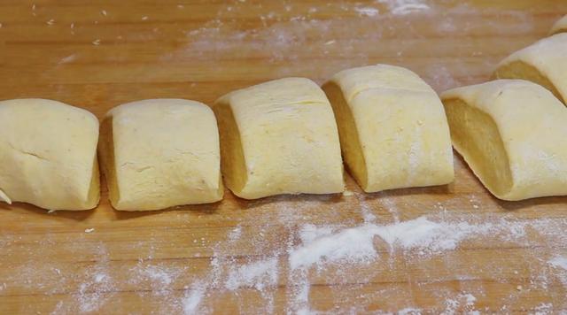 玉米面里面加一袋酸奶，蓬松暄软，百吃不厌，新手小白也能零失败