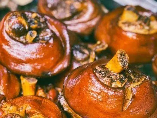 想不想来一只热气腾腾的烤猪蹄？来七宝老街！还有……