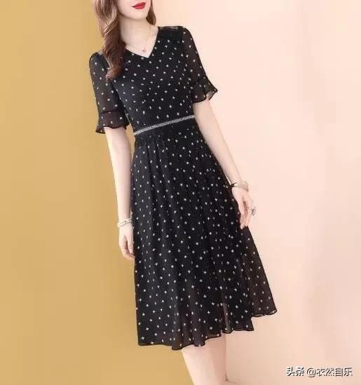 第五大道建议41-56女人，穿的要时尚显嫩，这样打扮，出门没人喊阿姨