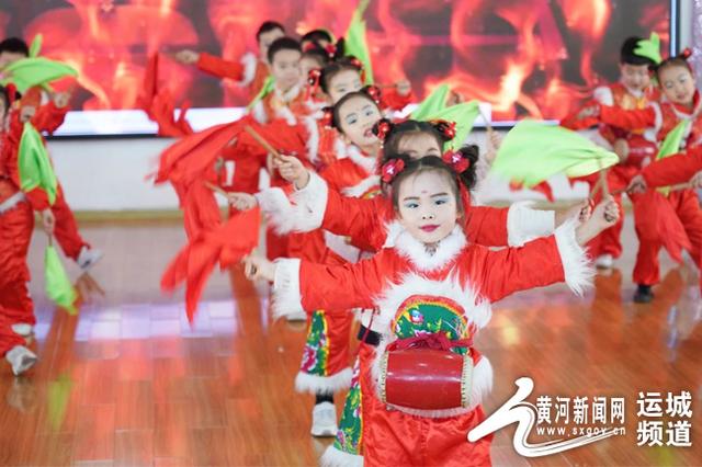 临猗县第一幼儿园开展“欢乐中国年”狂欢新年趴活动