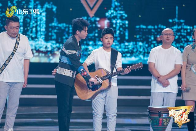 【齐鲁网】《我的城 我的歌》“高音疯子”张玮改唱“诗意民谣”引期待