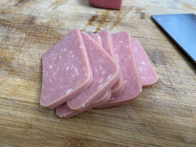 吃麻辣烫时，内行人专挑5种不压秤的菜，老板看到气得直跺脚