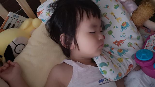 相亲相爱|第915天 英语超级写作奶爸，以双语日记倾心记录女儿生活