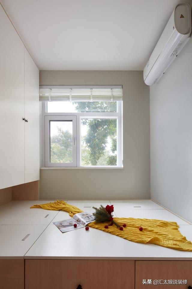 看来看去还是白色搭木色的装修最舒服耐看，初看不惊艳越看越喜欢