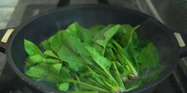 孩子不爱吃蔬菜，幺妹这样做，酥脆柔软又多层，挑食的孩子也爱吃