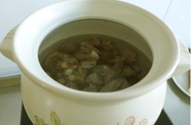 冬天一定要常吃这肉，连汤下肚鲜香御寒，手脚都不冰凉了