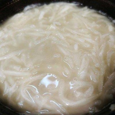 鲜美萝卜丝炖蛋饺在家做，美味又营养，轻松又简单