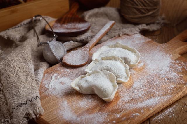 不管调什么饺子馅，牢记“3放2不放”，饺子鲜嫩多汁，香喷喷的