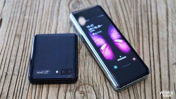 [环球网]两代折叠屏手机 三星Galaxy Z Flip与Galaxy Fold选谁？