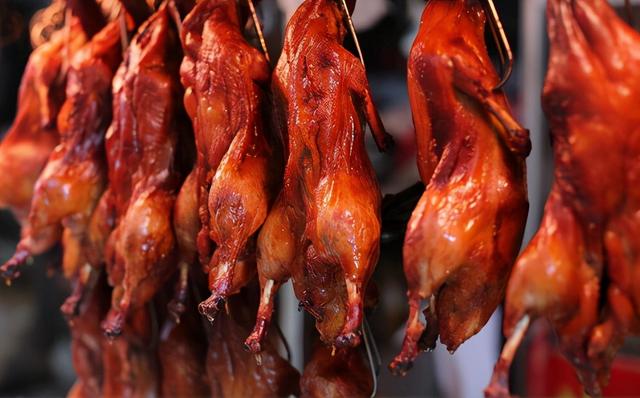 十几元街头烤鸭有内幕？为啥这么便宜？看完你就明白了