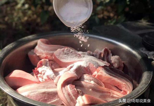 腌腊肉时，别用烟熏了，多加“这味料”，腊肉保存久，咸香味道好