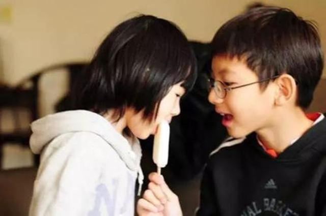 “妹妹小不懂事，你也不懂事吗？”爸爸的话，透出二胎家庭的硬伤