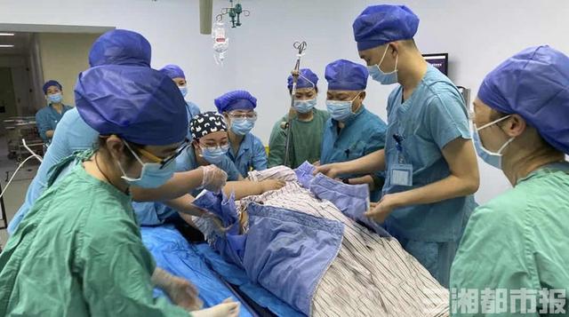 [你的育儿经]长沙266斤孕妈顺利产下8.5斤重婴儿 专家：孕妇超重生娃风险多