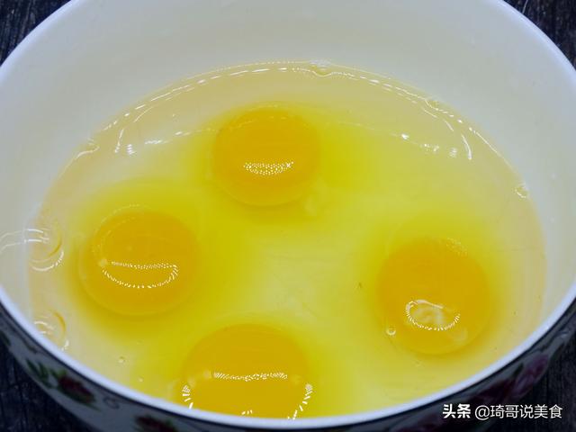 炒西红柿鸡蛋，先炒鸡蛋还是西红柿？顺序弄错了，营养味道差不少