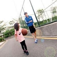 超级宝妈：哥哥写作业还要看管妹妹？家长去哪里了？看到照片令人哭笑不得