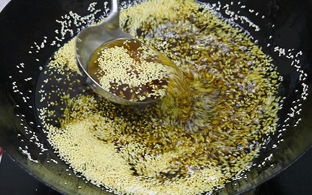 大厨教你秘制香辣红油，色泽红亮，味道醇厚，拌面蘸酱不可少