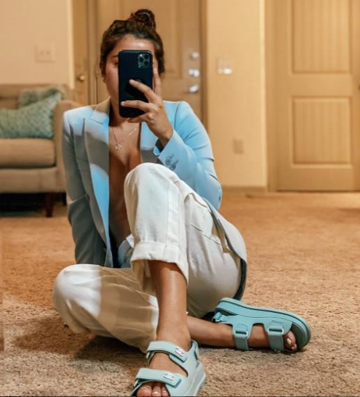 最时尚“丑凉鞋”香奈儿Chanel也追捧！盘点3大品牌运动风凉鞋