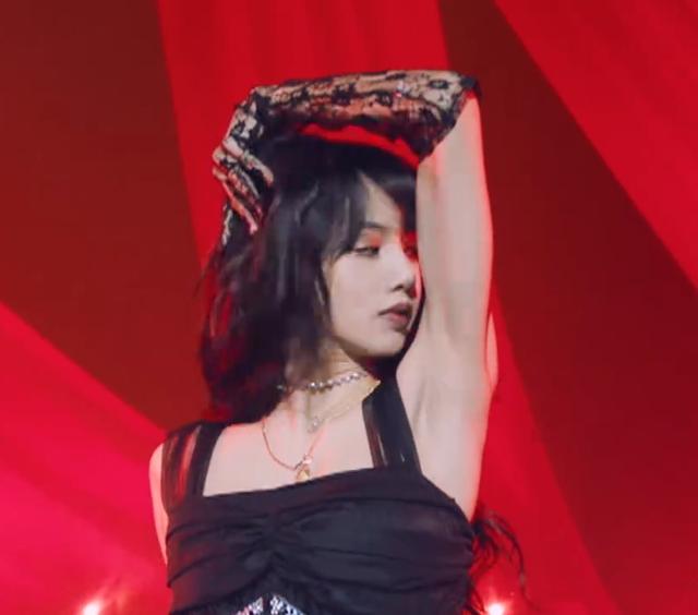 《青2》合作舞台预告来了，NPC学长看花眼，见到Lisa我犯花痴啦fun娱乐