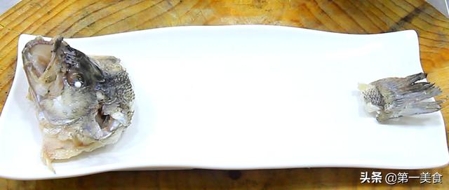 清蒸鲈鱼太淡了？教你一招鲈鱼创新吃法！造型惊艳麻辣好吃